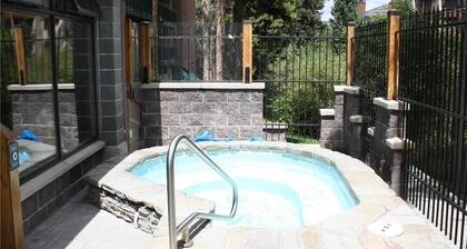 Trail's End 201 Downtown Condos with on-site Hot Tub