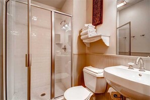 Panorama appartement, 3 slaapkamers, bubbelbad | 3 slaapkamers, individueel gedecoreerd, individueel gemeubileerd