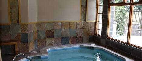 Bain à remous intérieur