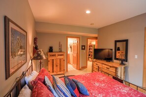 House (3 Bedrooms) | Exterior