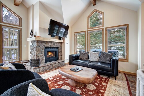 Highlander 324 Townhome with Private Hot Tub