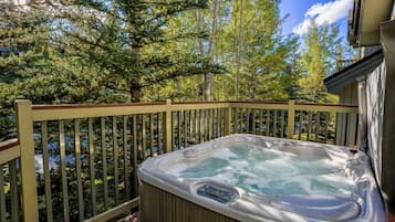 Grand Townhome, 3 Bedrooms, Hot Tub | Outdoor spa tub