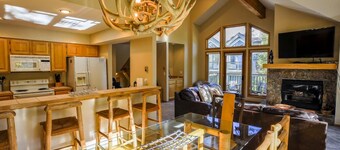 Highlander 324 Townhome with Private Hot Tub