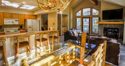 Highlander 324 Townhome with Private Hot Tub