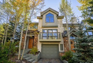 Grand Townhome, 3 Bedrooms, Hot Tub | Front of property