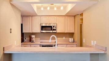 Classic Apartment, Multiple Beds, Pool Access | Private kitchen | Fridge, microwave, oven, stovetop