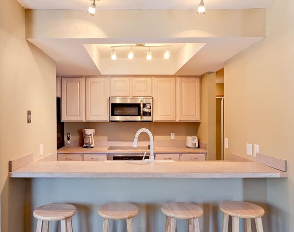 Classic Apartment, Multiple Beds, Pool Access | Private kitchen