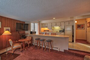 Apartemen Comfort, 2 kamar tidur, hot tub | Dapur pribadi | Lemari es, microwave, oven, dan kompor