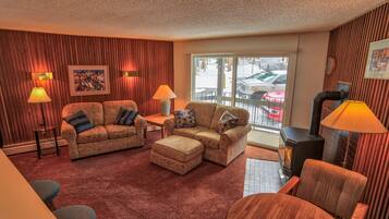 Comfort Apartment, 2 Bedrooms, Hot Tub | Living room