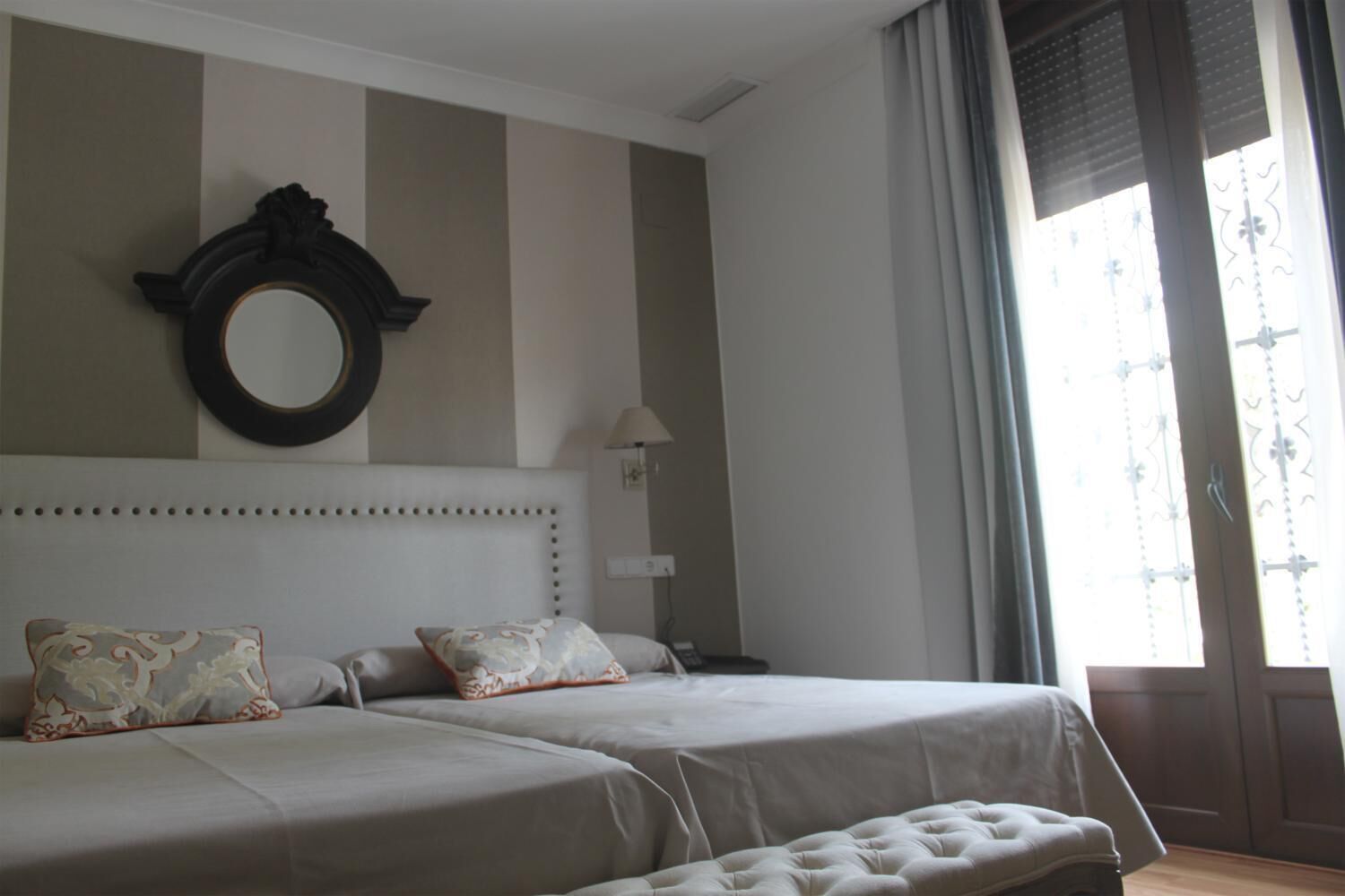 twin room | desk, free cots/infant beds, rollaway beds, free wifi