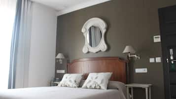 Double Room | Desk, free cribs/infant beds, rollaway beds, free WiFi