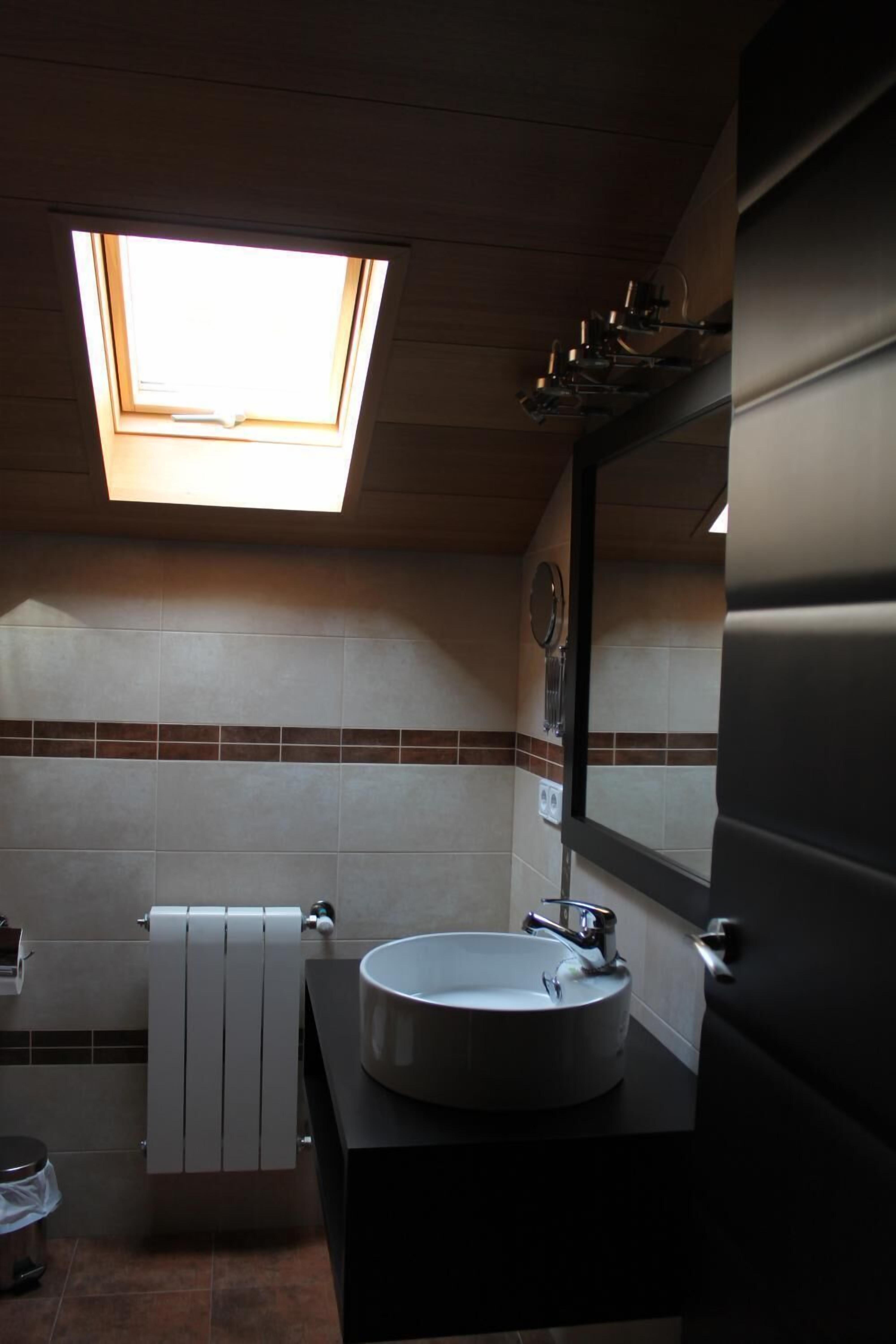 shower, free toiletries, hair dryer, bidet