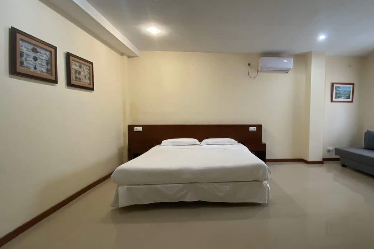 Habitación familiar | Caja fuerte, cortinas opacas, sistema de insonorización