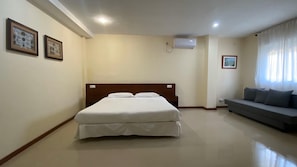 Habitación familiar | Caja fuerte, cortinas opacas, sistema de insonorización