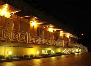 Front of property – evening/night - Hotel Sun Galicia (Sanxenxo)