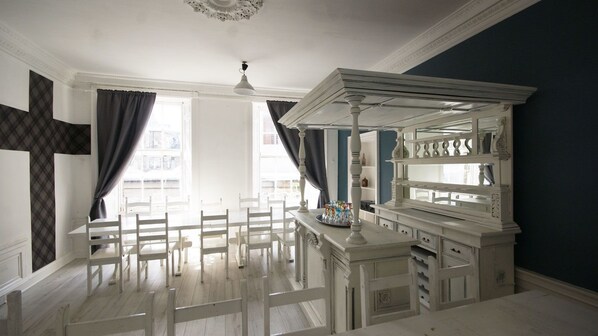 Apartment (Princes Street 2nd Floor ) | Living area - Princes Street Edinburgh 2nd Floor (Edinburgh)