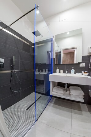 Double or Twin Room | Bathroom | Shower, bidet, towels
