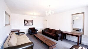 Apartment (Princess Street Top Floor ) | Wohnbereich | Flachbildfernseher, iPod-Dockingstation