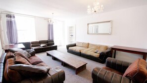 Apartment (Princess Street Top Floor ) | Wohnbereich | Flachbildfernseher, iPod-Dockingstation