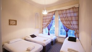 Townhouse (Princes Street Sleeps 30 People)