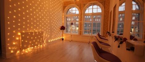 Townhome (Princes Street Sleeps 30 People) | Room amenity