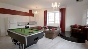 Living area - Princes Street Penthouse Apartment (Edinburgh)