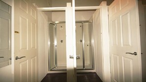 Apartment (Party Palace Corner) | Bathroom