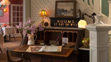 Check-in/check-out kiosk