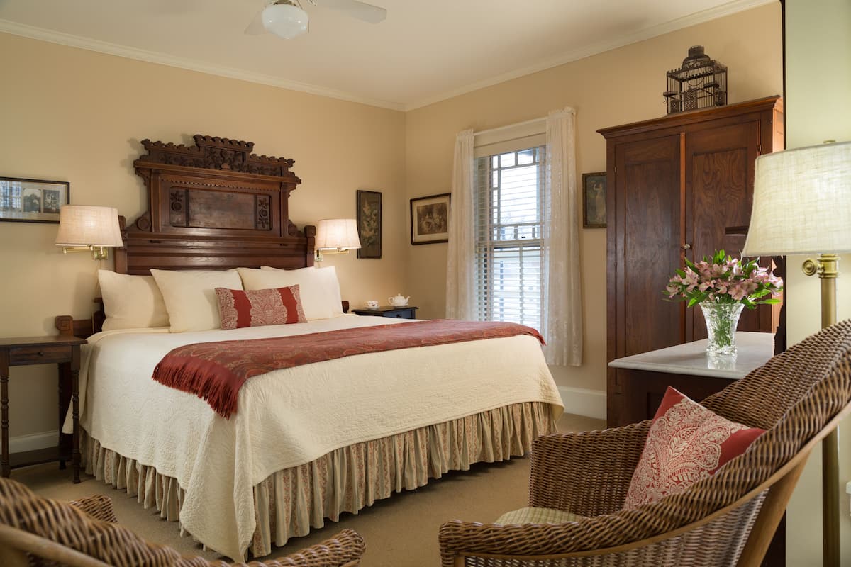 Premium bedding, iron/ironing board, free WiFi, bed sheets