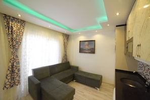 Deluxe Quadruple Room, 2 Bedrooms, Non Smoking, Mountain View | Private kitchen