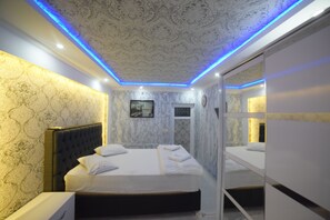 Premium bedding, desk, WiFi (free), individually furnished - Ali Baba Apart Otel (Gökçeada)