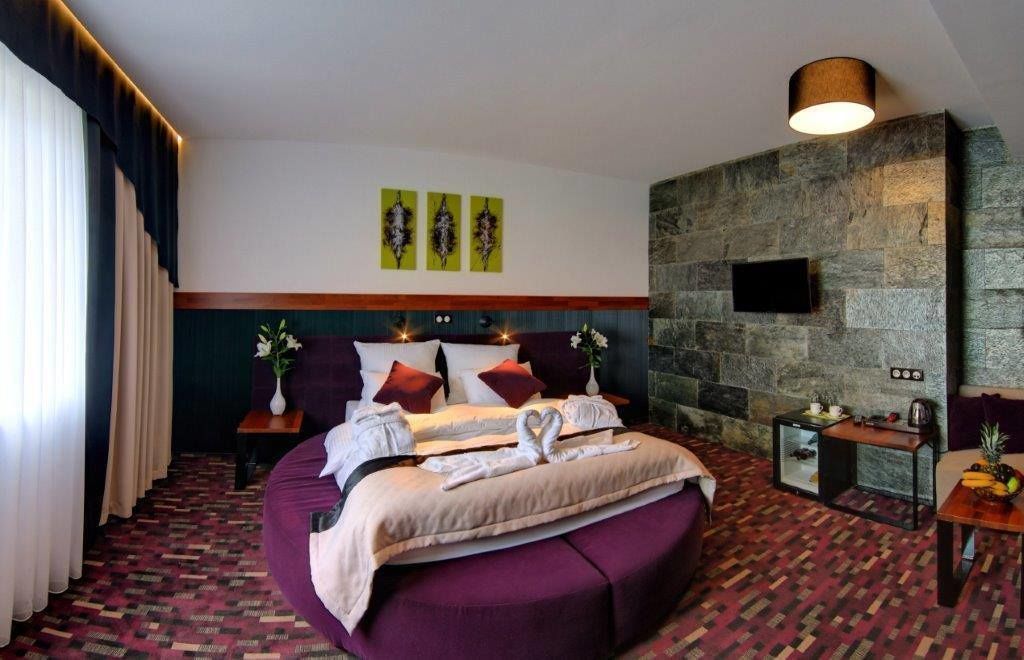 Escritorio, tabla de planchar con plancha y cunas gratuitas 