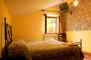 Down duvets, bed sheets, wheelchair access - Agriturismo Falode (Castello del Matese)