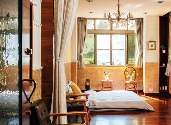 Memory foam beds, minibar, blackout drapes, soundproofing - Te en Té Tea &Floriage Hostel (Tainan)