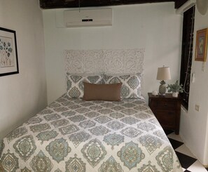 4 Schlafzimmer, Schreibtisch, Bügeleisen/Bügelbrett, Reisekinderbett