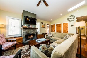 TV, fireplace, DVD player