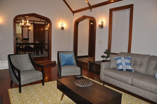 Capitol House -  Historic 5bed/3bath house near OUHSC,State Capitol and Downtown