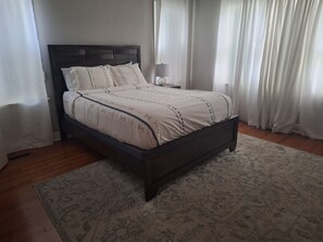 5 bedrooms, desk, iron/ironing board, WiFi