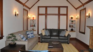 Een televisie en boeken