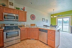 Refrigerador, microondas, parrilla de estufa y lavavajillas 