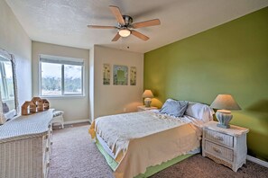 3 habitaciones, tabla de planchar con plancha, internet y ropa de cama 