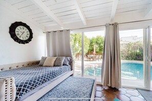 3 bedrooms, desk, iron/ironing board, travel crib