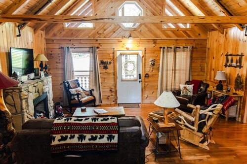 Charming Woodland Retreat Near Big Cedar