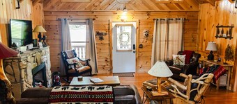 Charming Woodland Retreat Near Big Cedar