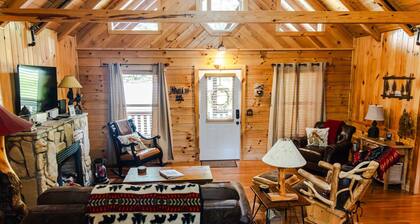 Charming Woodland Retreat Near Big Cedar