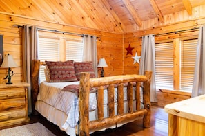 3 bedrooms, iron/ironing board, travel cot, free WiFi