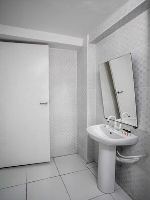 Double Room | Bathroom