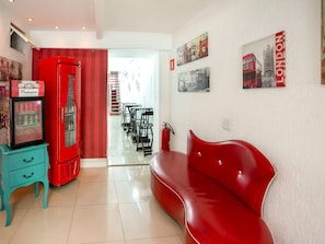 Coin salon dans le hall