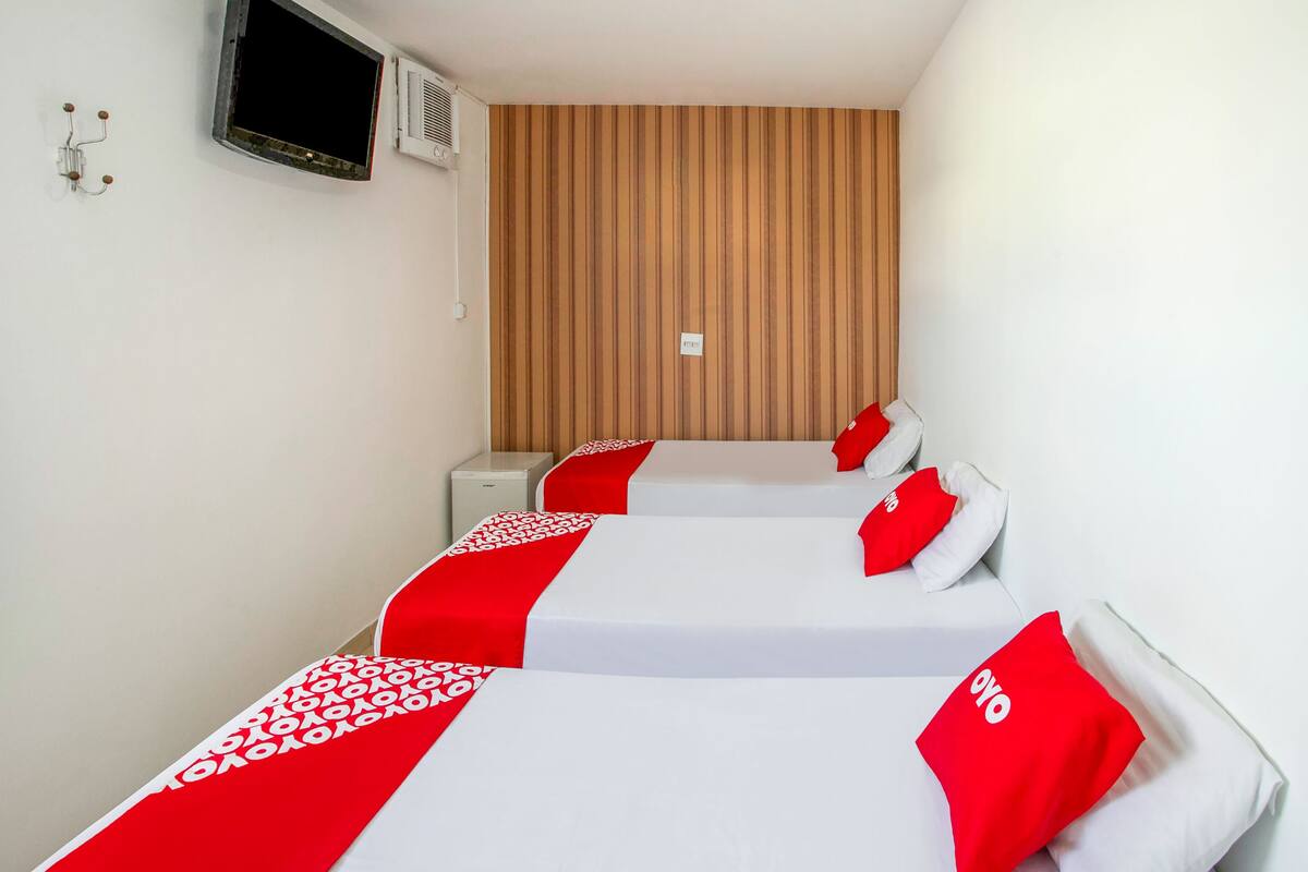 Eenvoudige driepersoonskamer, 3 eenpersoonsbedden | Gratis wifi, beddengoed