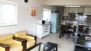 Appartement, 3 chambres | Repas dans la chambre